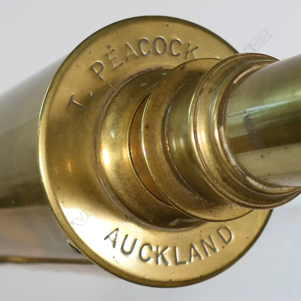 A late 19thC brass telescope, Image 1++