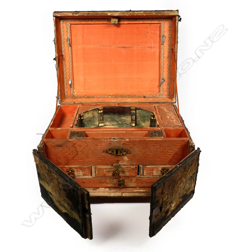 17thC silk embroidered jewellery box, Image 1++