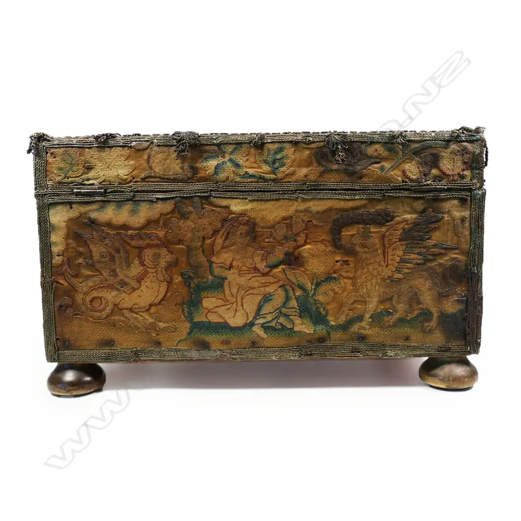 17thC silk embroidered jewellery box, Image 1++