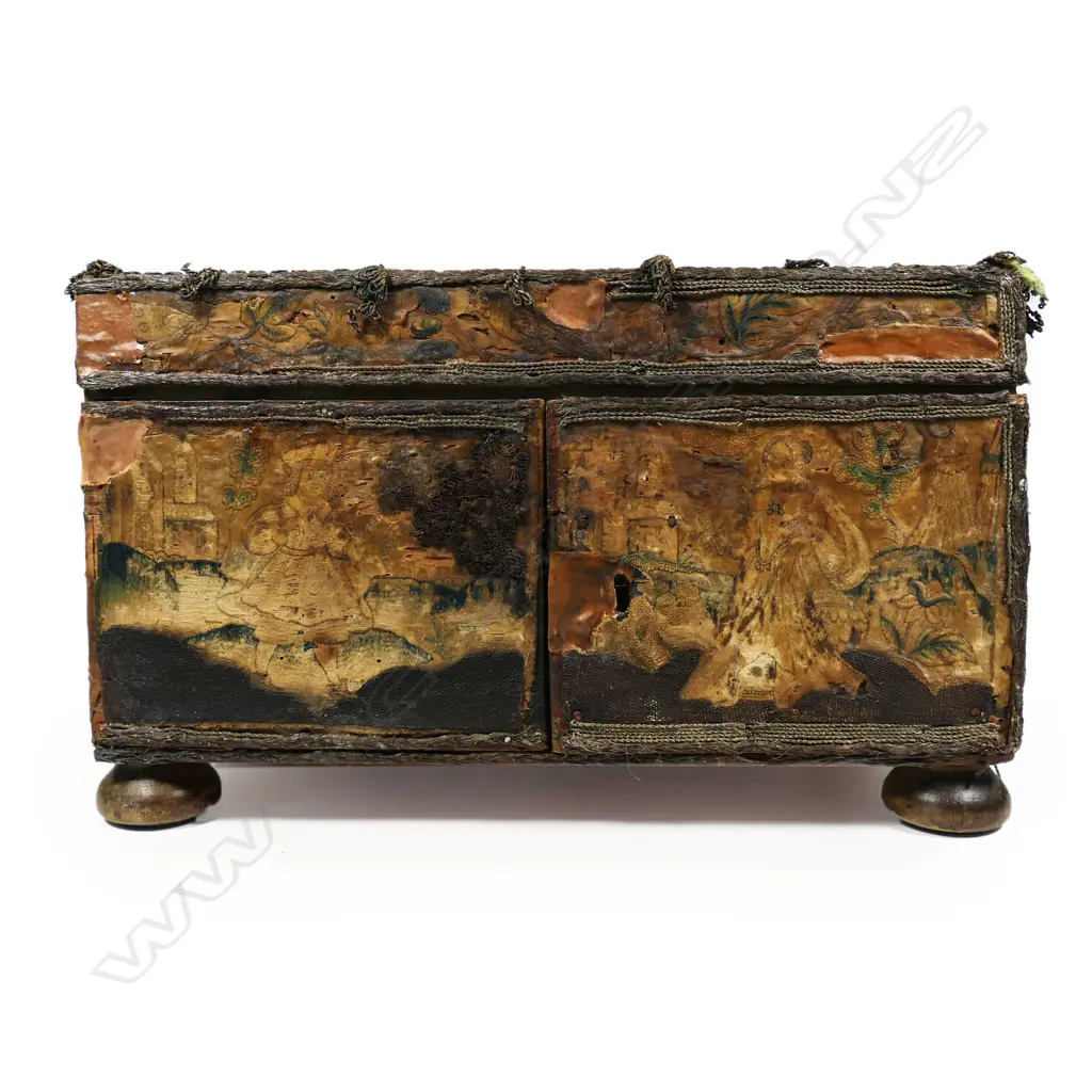 17thC silk embroidered jewellery box, Image 1++