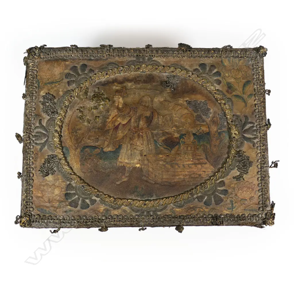 17thC silk embroidered jewellery box, Image 1++