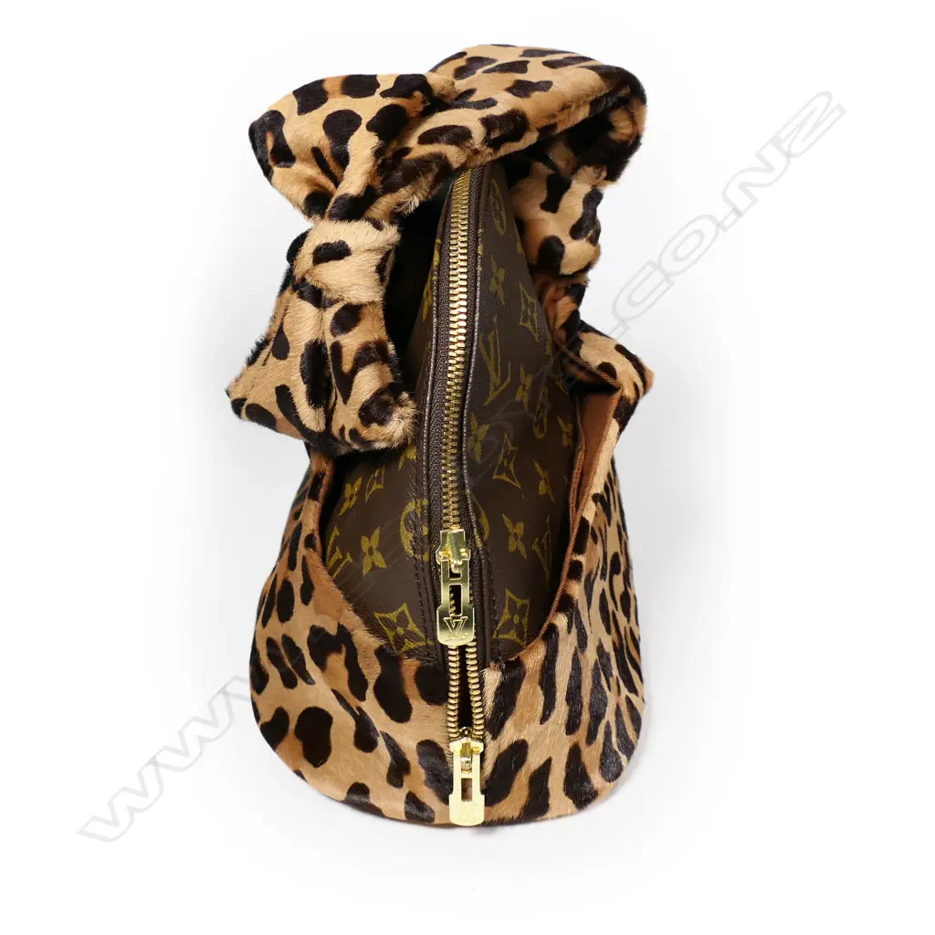 A Louis Vuitton Azzedine Alaia Alma handbag, Image 1++