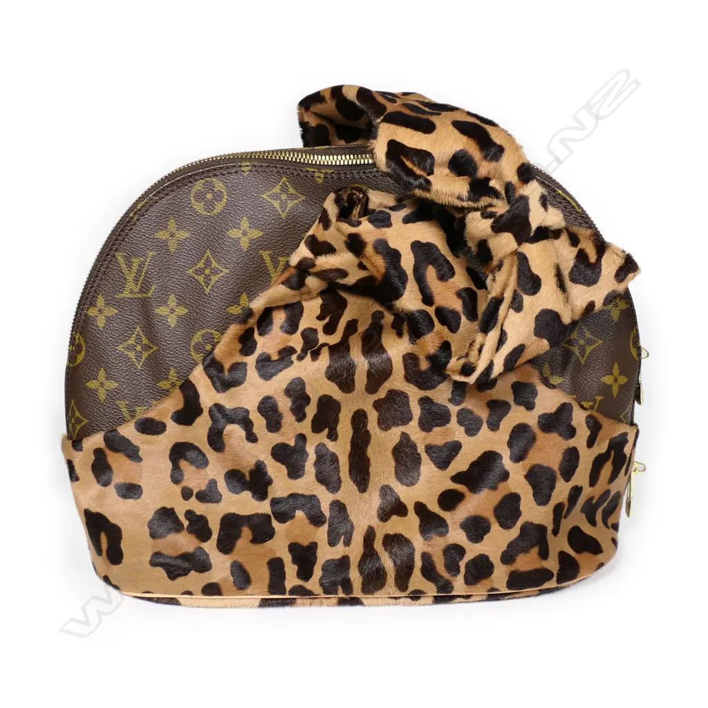 A Louis Vuitton Azzedine Alaia Alma handbag, Image 1++