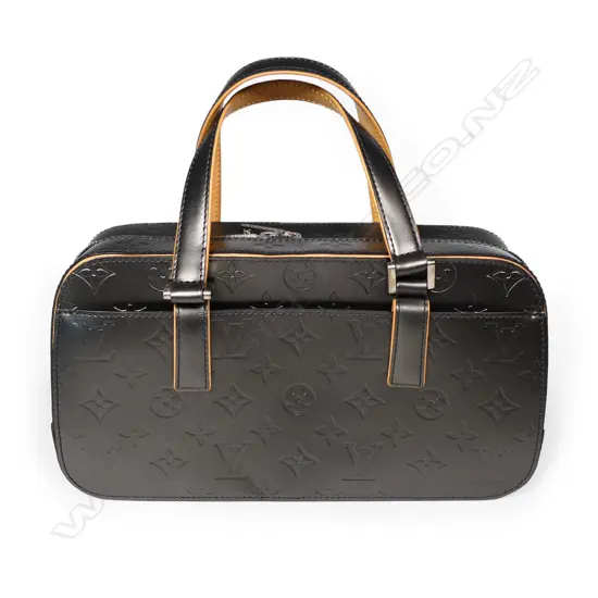 A Louis Vuitton Shelton handbag,