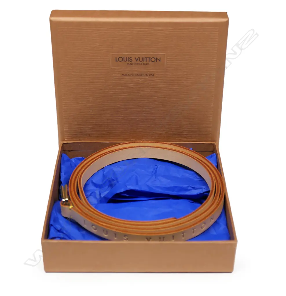 A Louis Vuitton leather belt, Image 1++