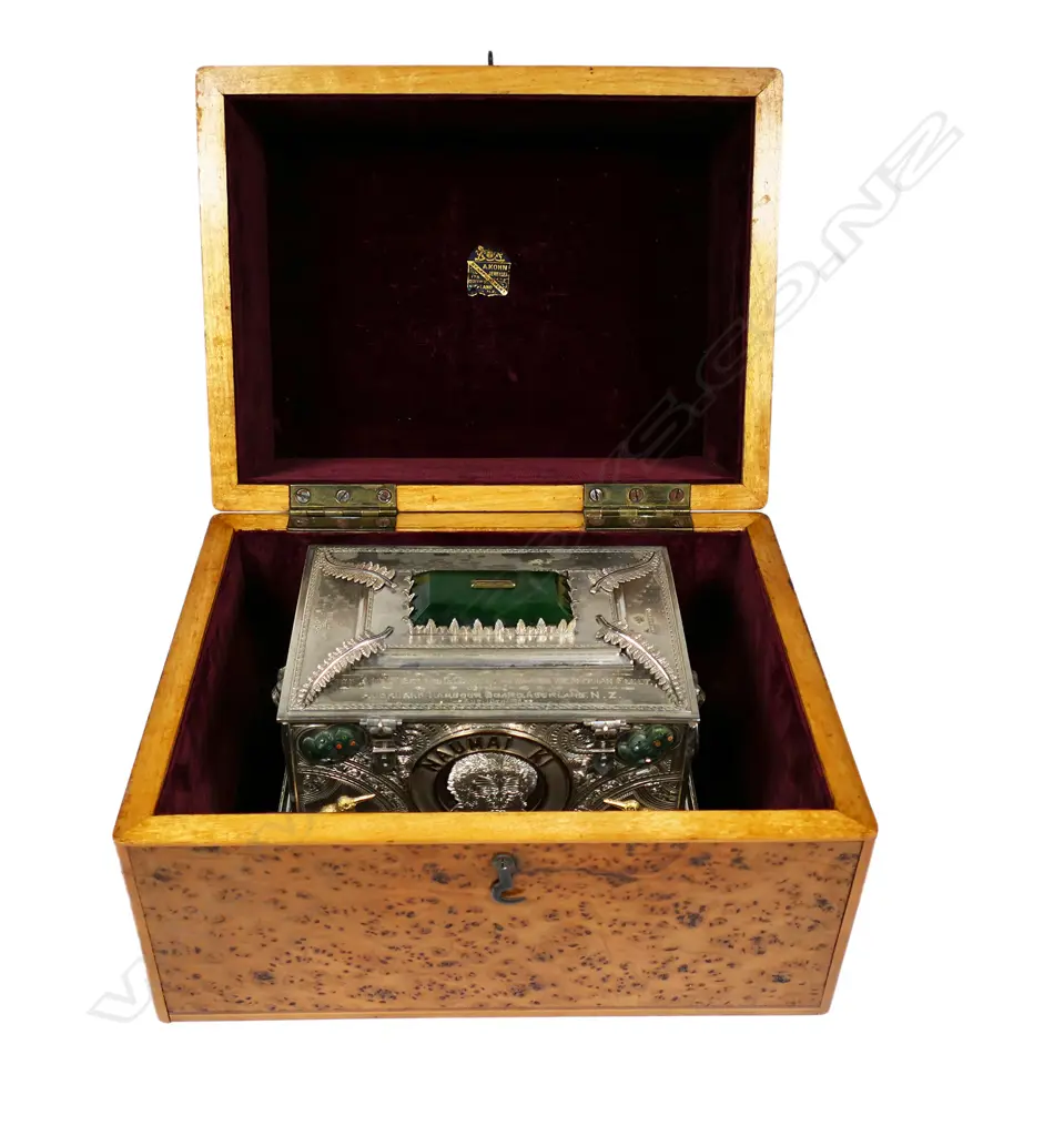 A Rare and historical New Zealand Adolph Kohn Auckland 1908.Silver 'Great White Fleet' presentation casket and document, Image 1++