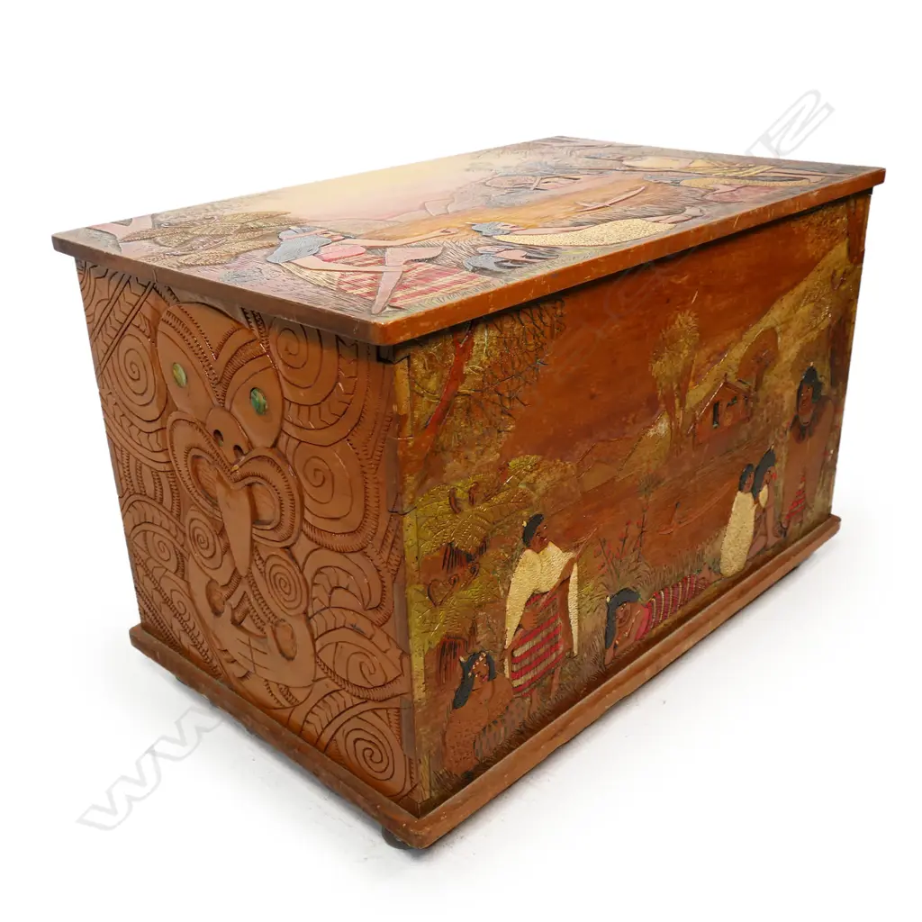 A Jane Brenkley chest, Image 1++