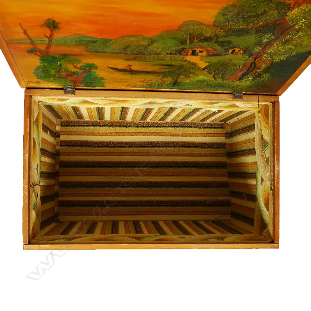 A Jane Brenkley chest, Image 1++