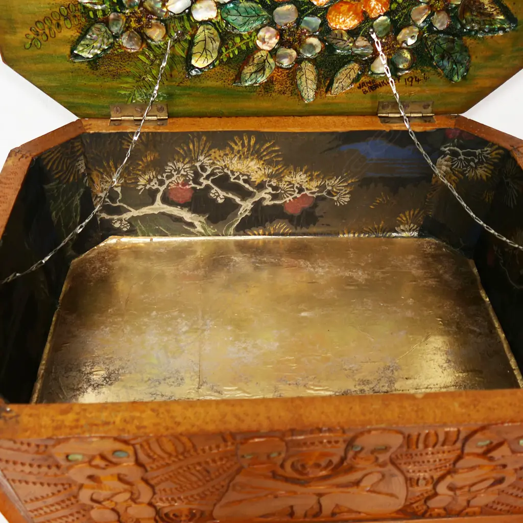 A Jane Brenkley lidded box, Image 1++