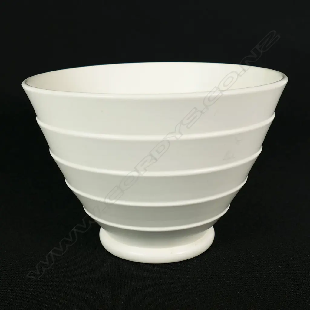 A Wedgwood Keith Murray bowl / vase, Image 1++