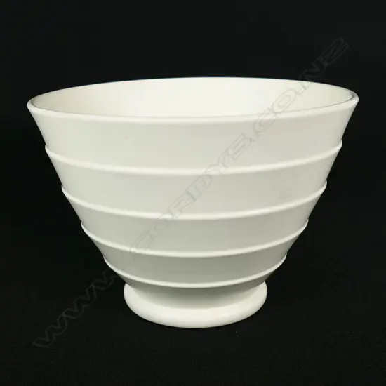 A Wedgwood Keith Murray bowl / vase,