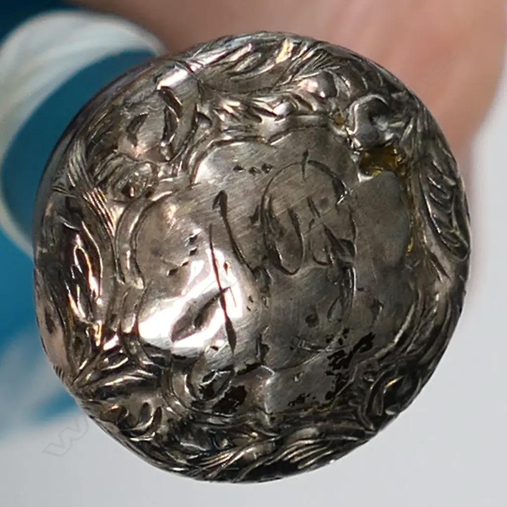 A Victorian attributed Thomas Webb cameo glass perfume bottle, Image 1++
