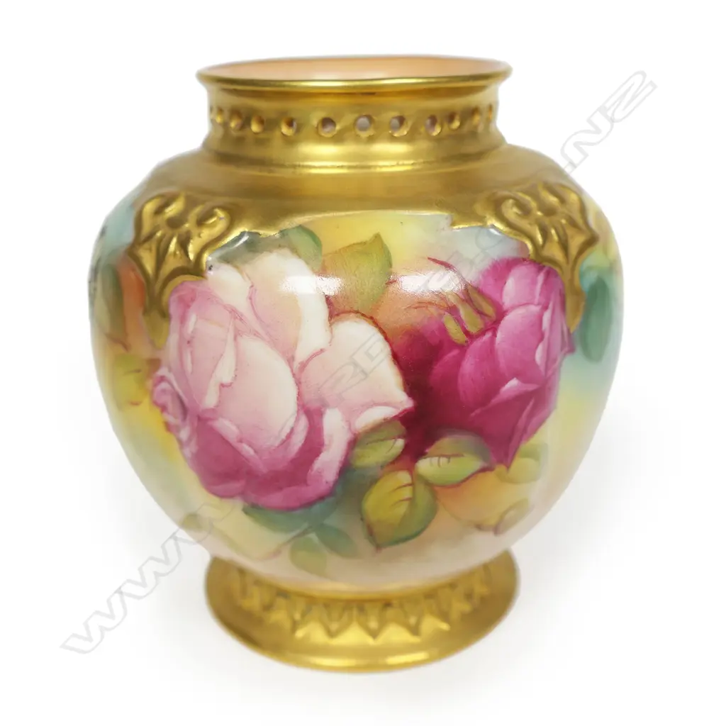 A Royal Worcester rose painted vase, Image 1++