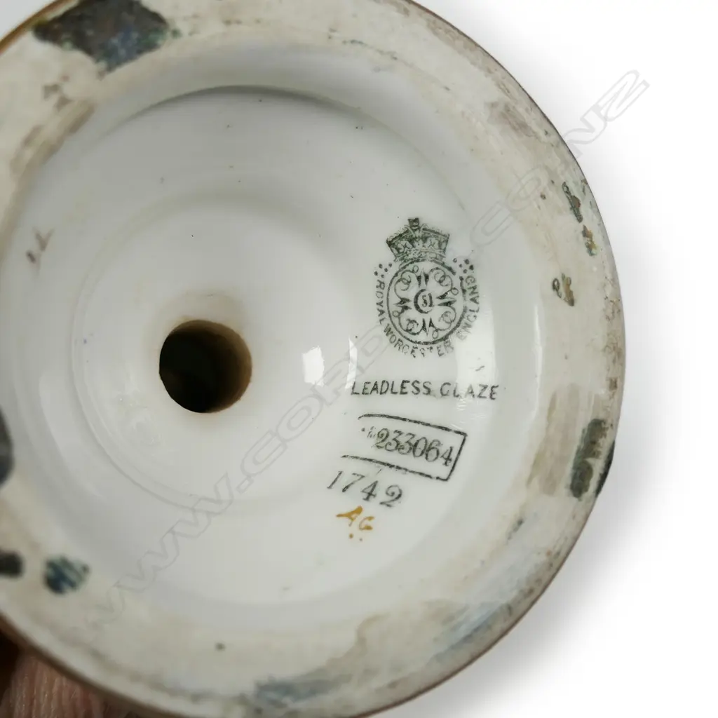 A Royal Worcester porcelain hand painted classical ewer, Image 1++