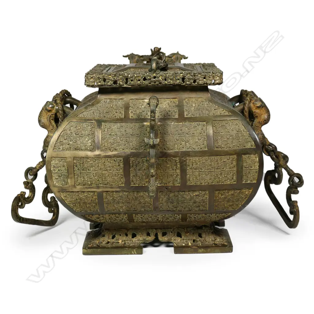 An old Chinese large bronze ceremonial teapot, Image 1++