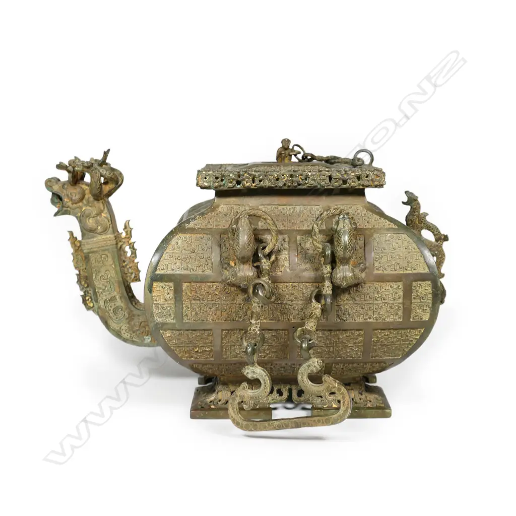 An old Chinese large bronze ceremonial teapot, Image 1++