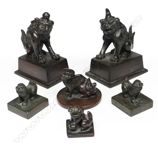 Six bronze chops (seals),