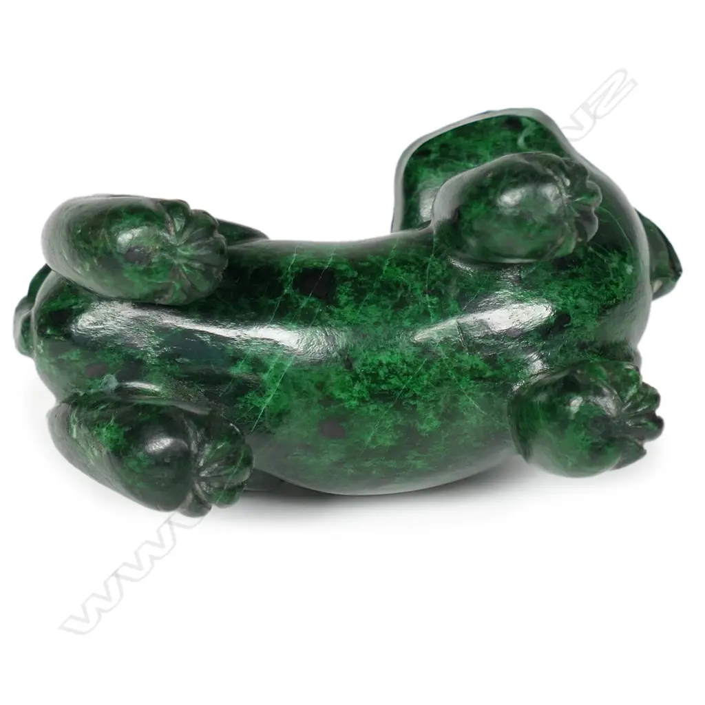 An old Chinese carved malachite fu dog on stand, Image 1++
