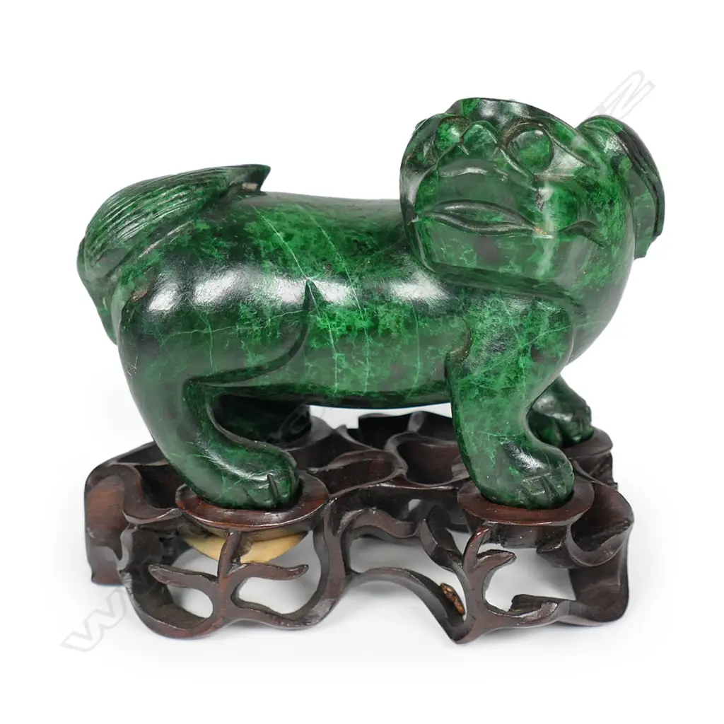 An old Chinese carved malachite fu dog on stand, Image 1++