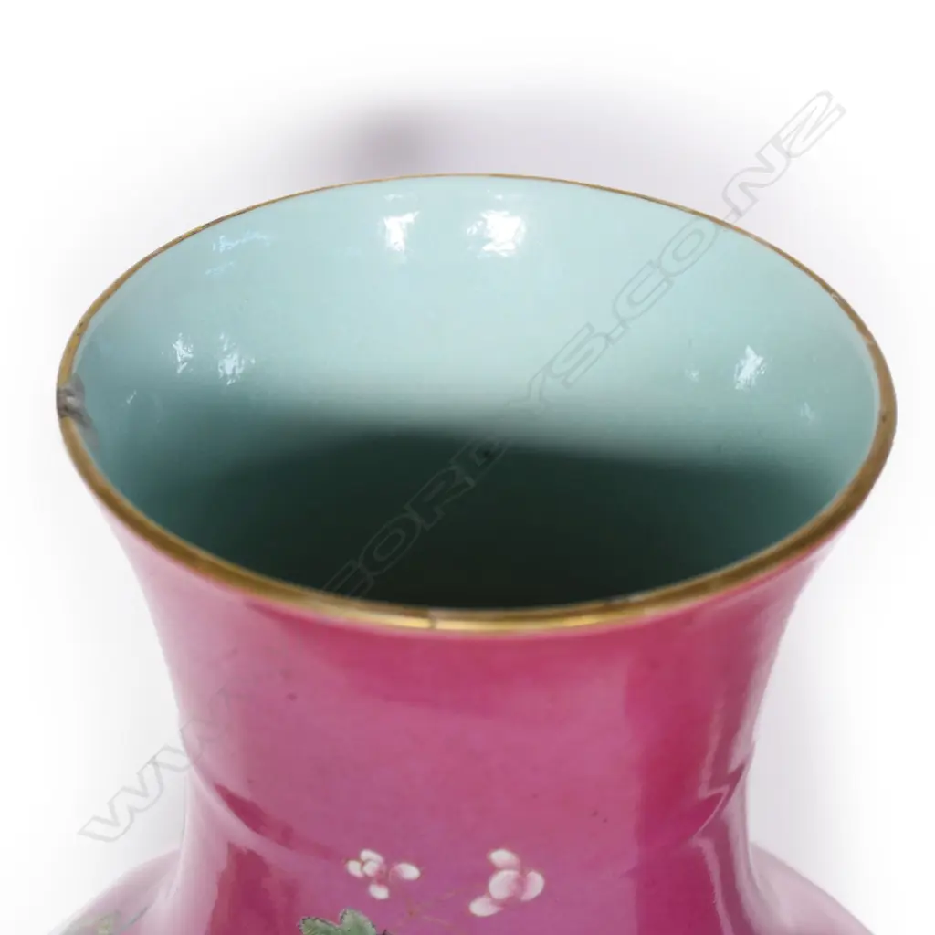 A pair of Chinese lipstick pink vases, Image 1++