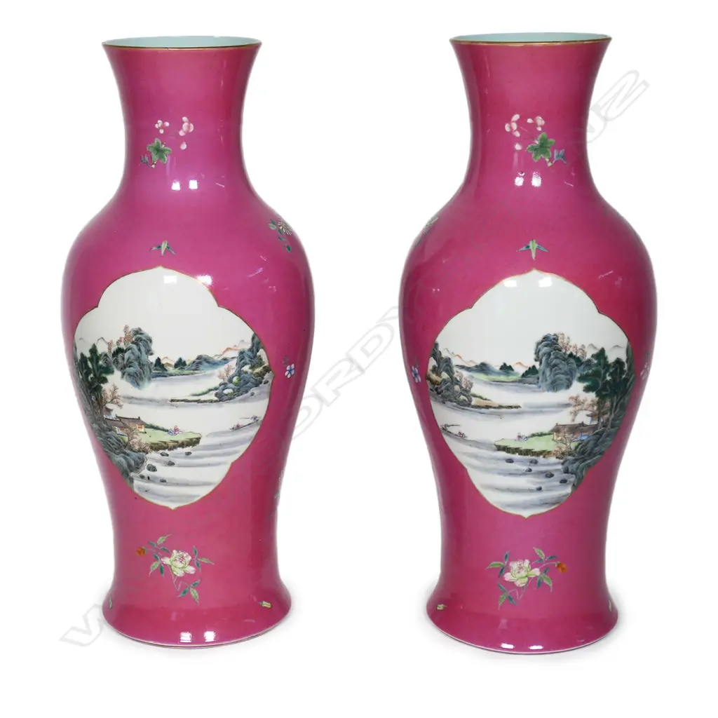 A pair of Chinese lipstick pink vases, Image 1++