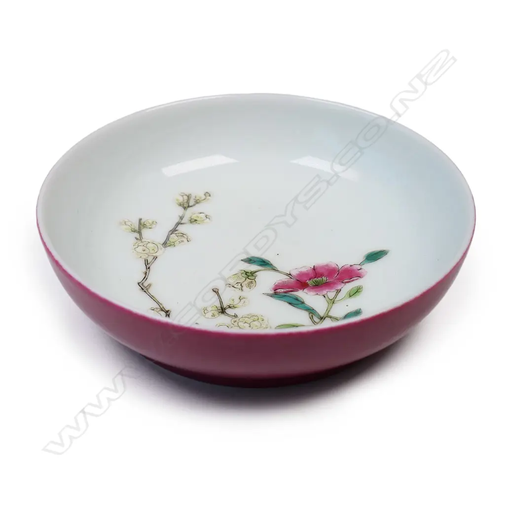 A quality Chinese porcelain famille rose small dish, Image 1++