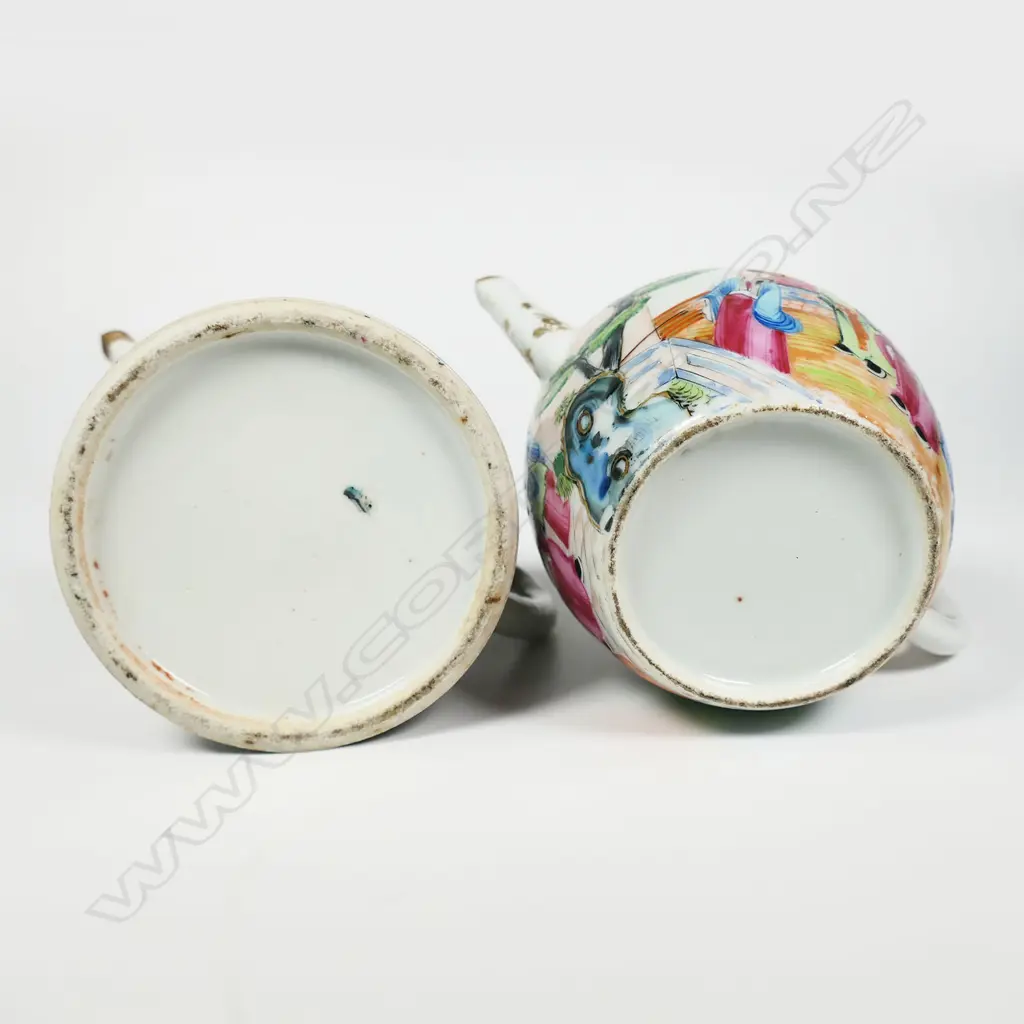 Two Chinese 19thC small famille rose tea pots, Image 1++