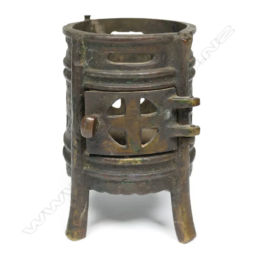 An antique Japanese small bronze container, Image 1++