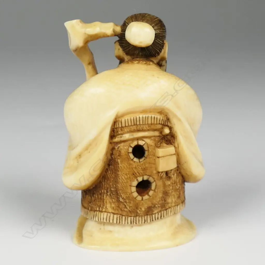 A Japanese carved ivory netsuke, Image 1++