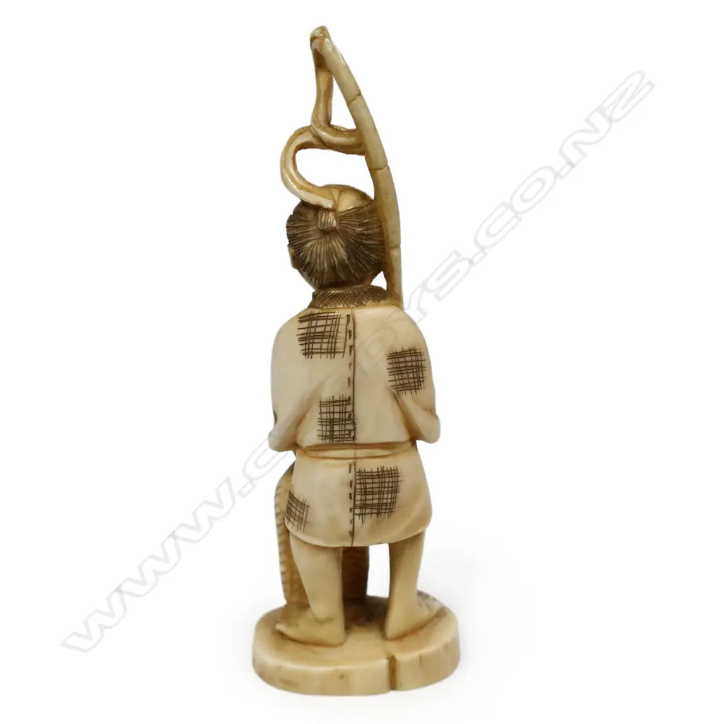 A Japanese Meiji carved marine ivory okimono of a farmer, Image 1++