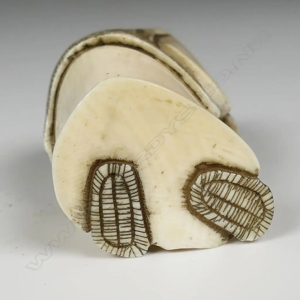 A Japanese carved ivory netsuke, Image 1++