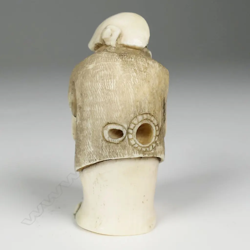 A Japanese carved ivory netsuke, Image 1++