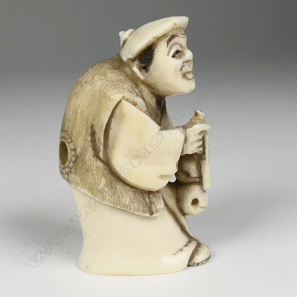 A Japanese carved ivory netsuke, Image 1++