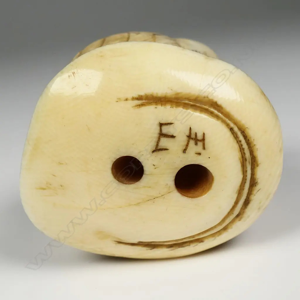 A Japanese large carved ivory netsuke, Image 1++