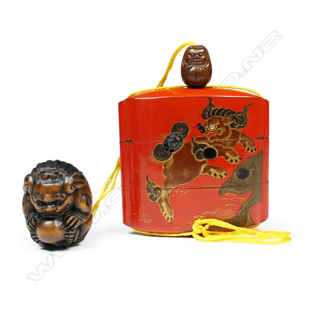 A vintage Japanese red lacquered three section inro, Image 1++