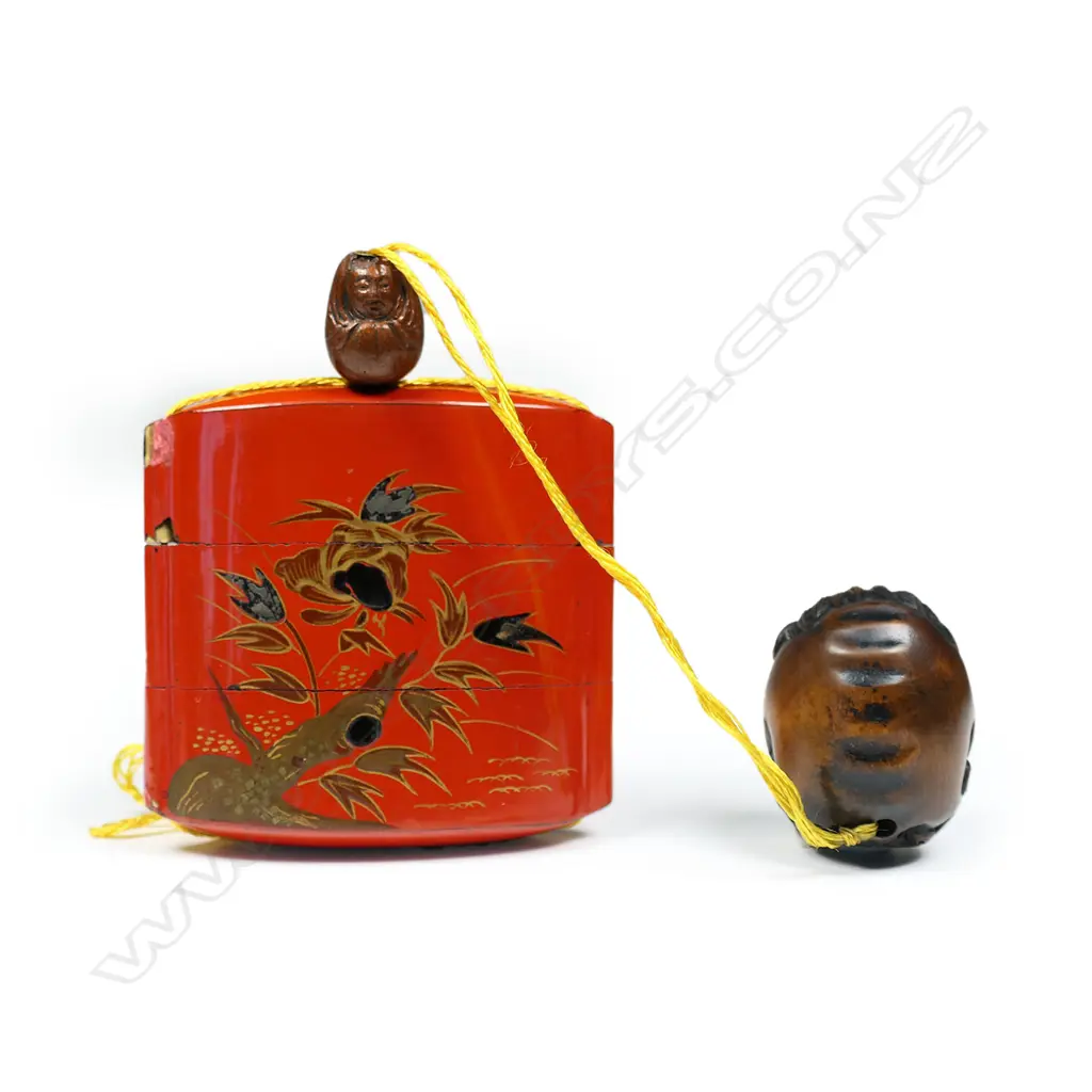 A vintage Japanese red lacquered three section inro, Image 1++