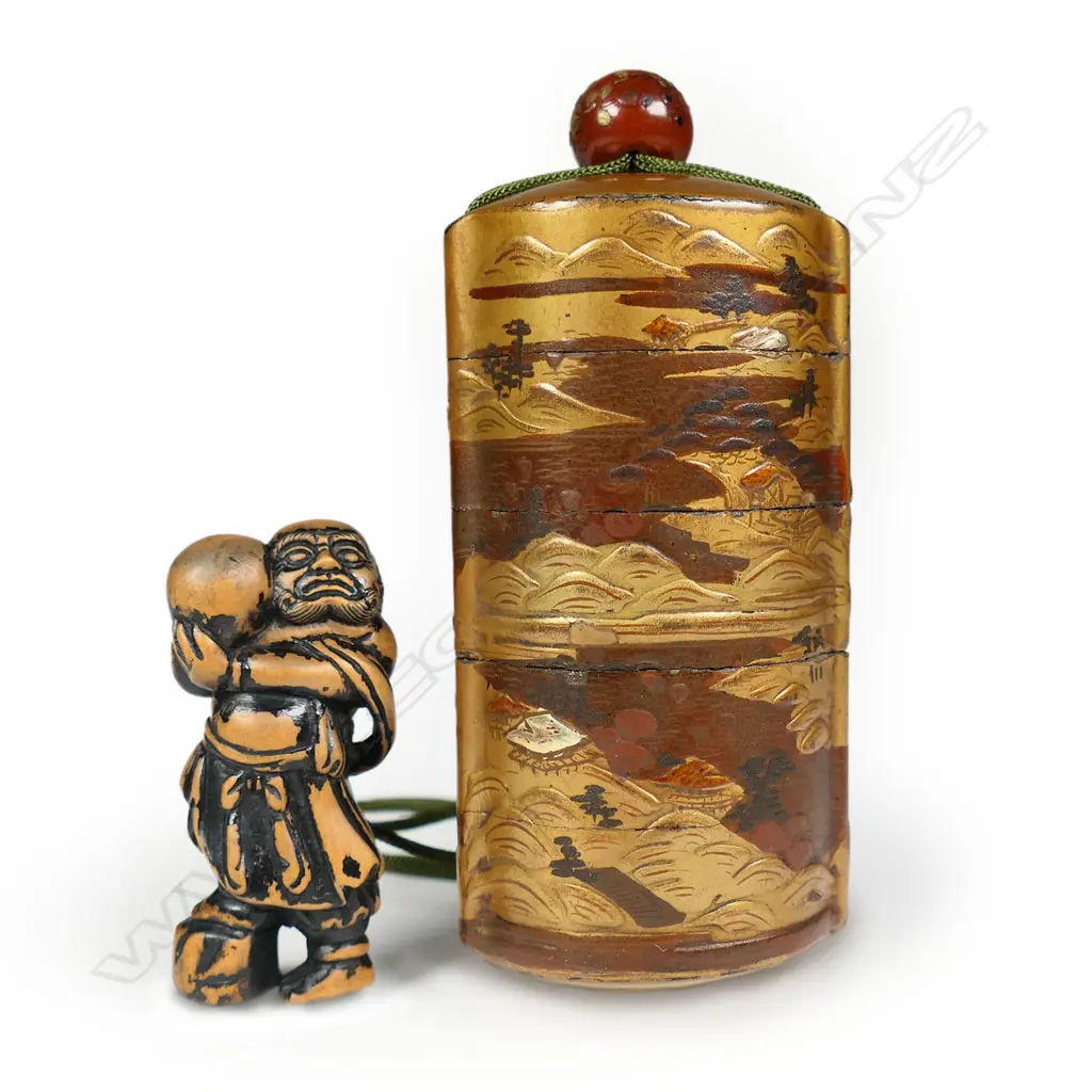 An old Japanese four section inro, Image 1++