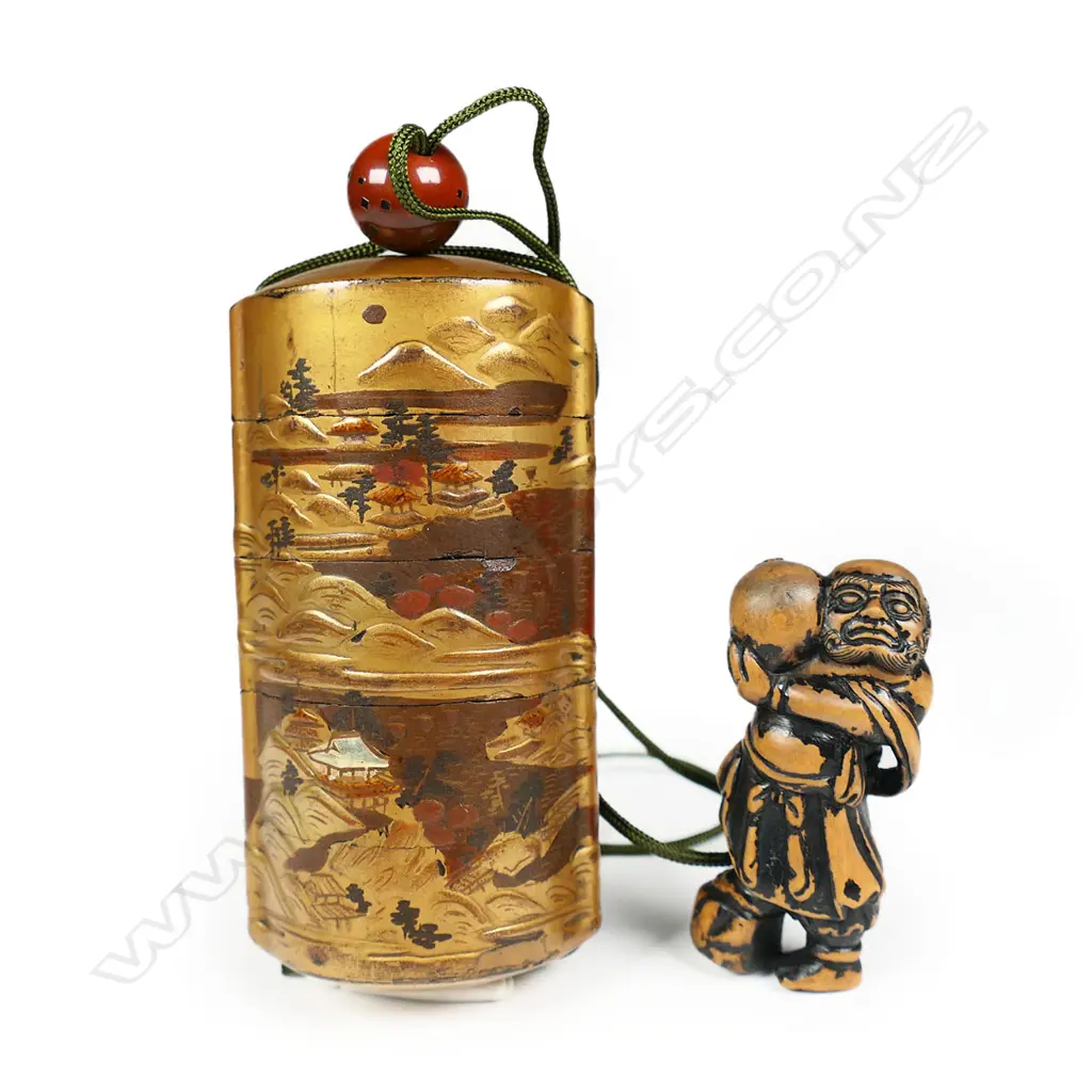 An old Japanese four section inro, Image 1++