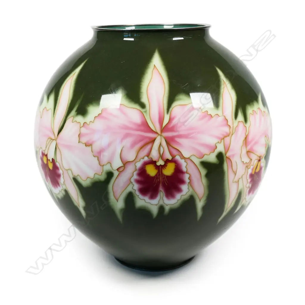 A large Japanese cloisonne spherical vase by Ando Jubei (1876-1953), Image 1++