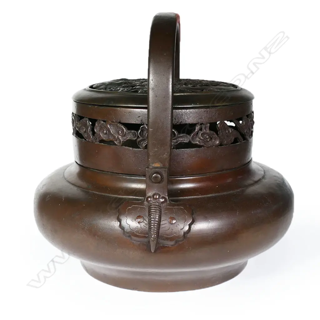 A Japanese bronze hibachi, Image 1++