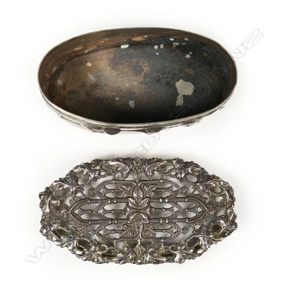 An early 20thC silver vinaigrette/potpourri box, Image 1++