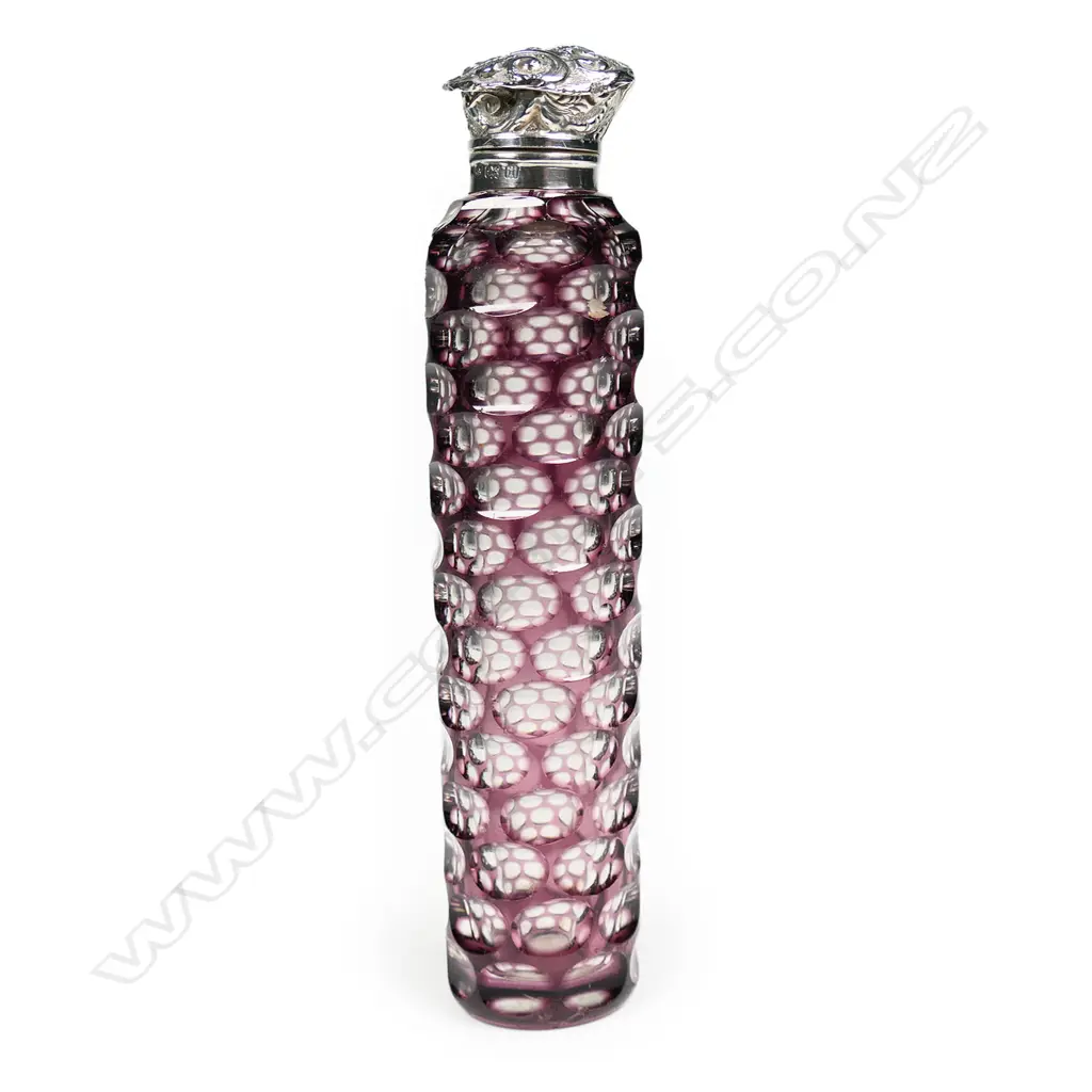 An Edwardian silver topped mauve flashed cut glass scent bottle, Image 1++