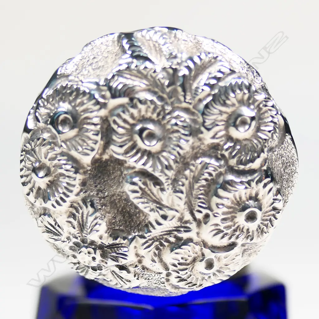 An Edwardian silver topped Bristol blue glass scent bottle, Image 1++