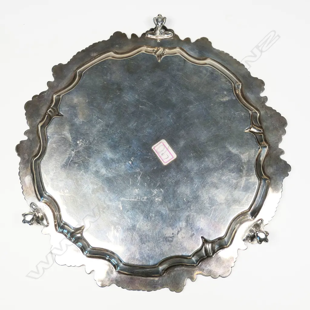 An Edwardian silver salver, Image 1++