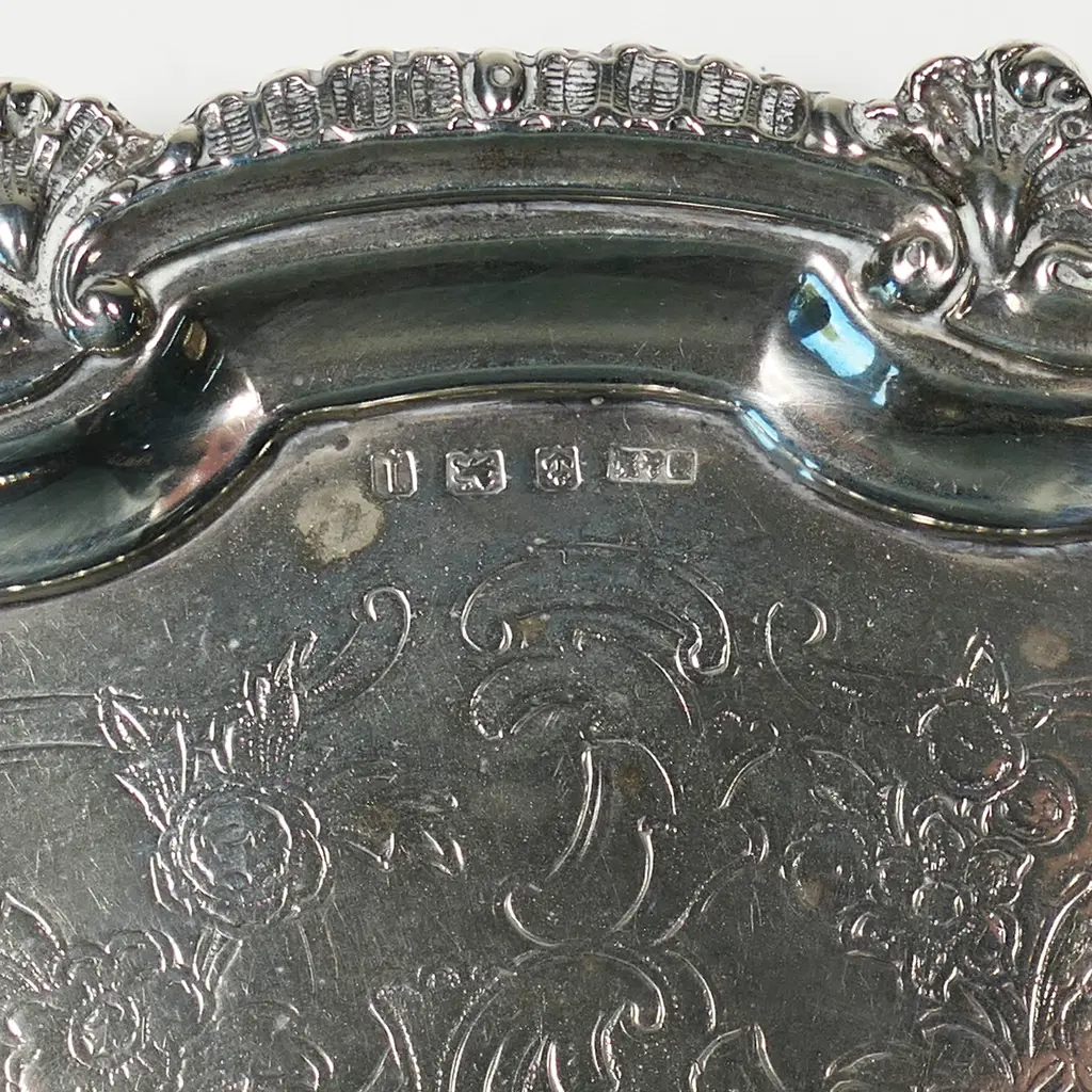 An Edwardian silver salver, Image 1++