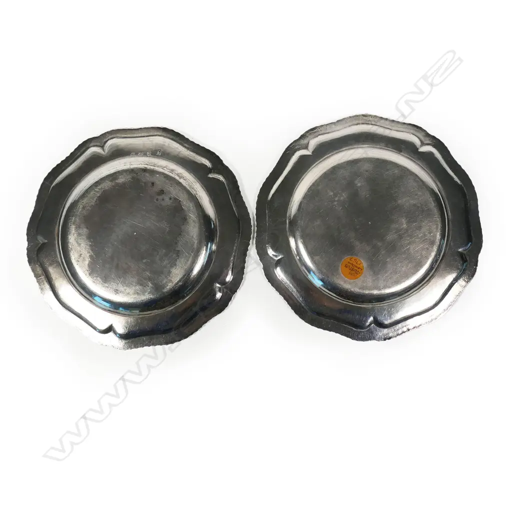 A pair of George II silver plates, Image 1++