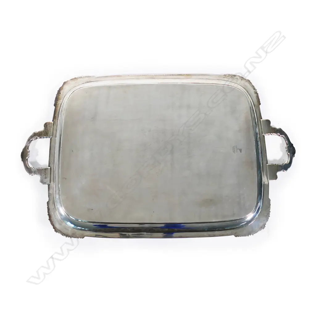 An impressive Edwardian heavy silver banquet tray, Image 1++