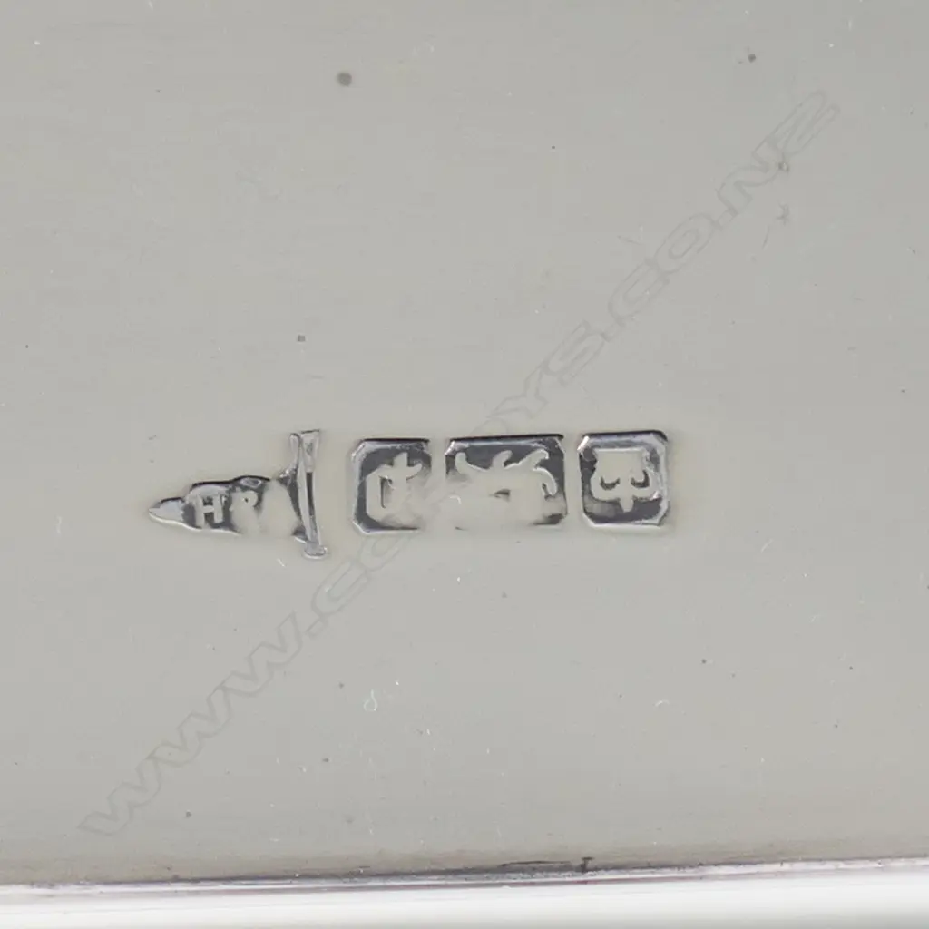 An impressive Edwardian heavy silver banquet tray, Image 1++
