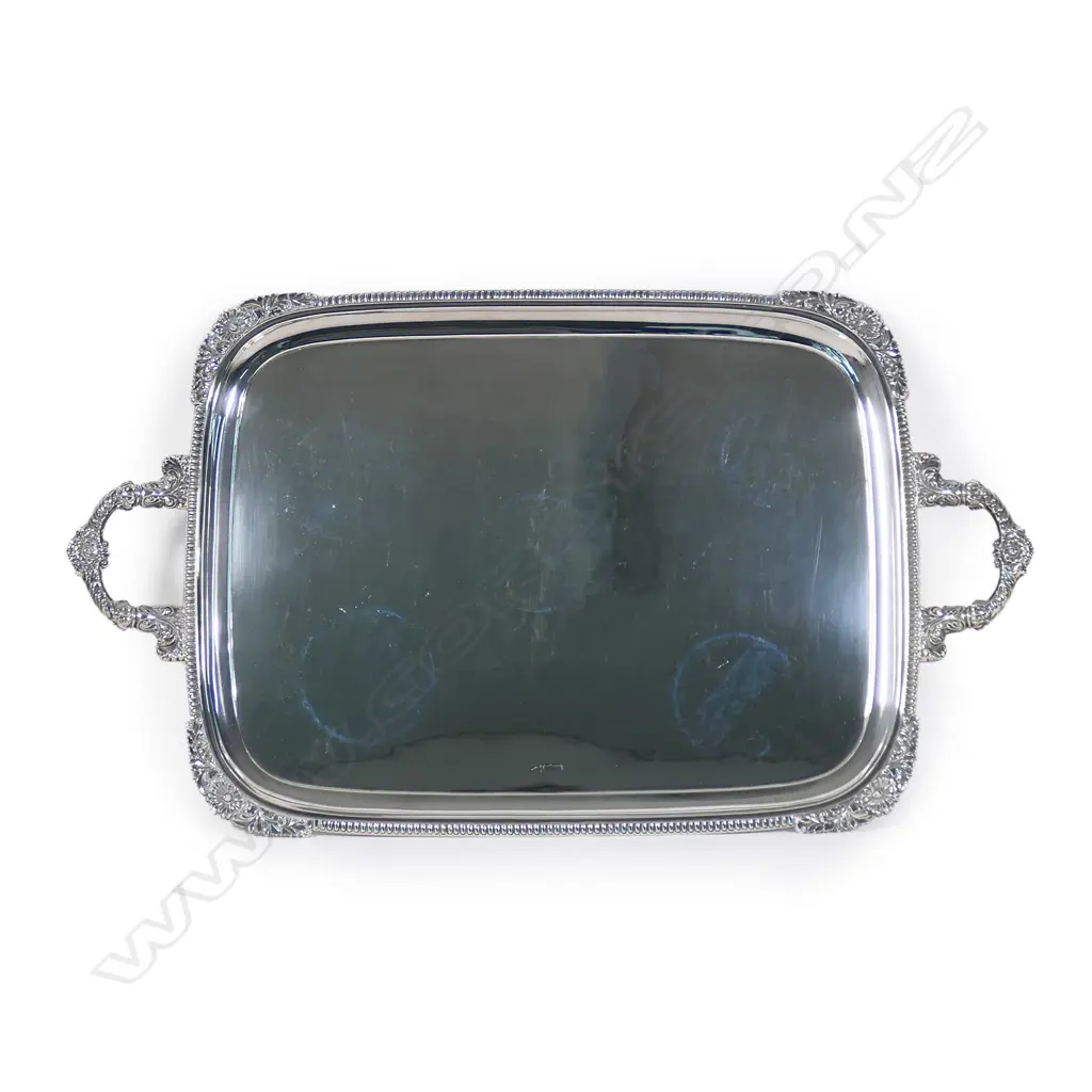 An impressive Edwardian heavy silver banquet tray, Image 1++