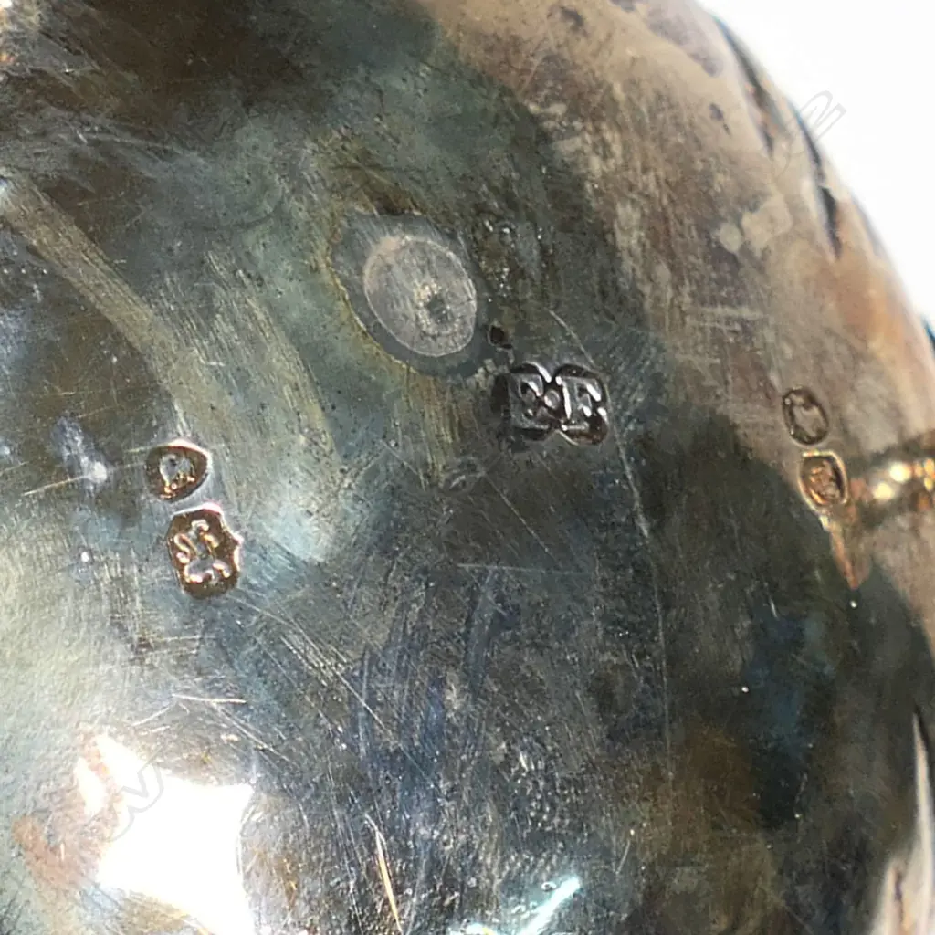 A Victorian silver cream jug, Image 1++